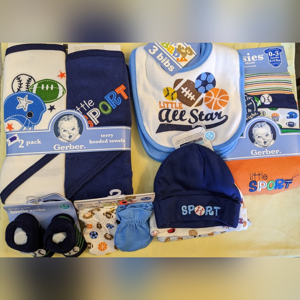 Gerber Baby Sports Bundle Bibs Towels Hat Socks Mittens 0-6 Months New, T18MIS